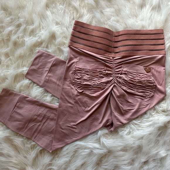 Cute Booty Lounge - Legging Capris - Picture 1 of 3